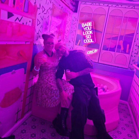 Meet your Posher, Liz - Picture 1 of 3